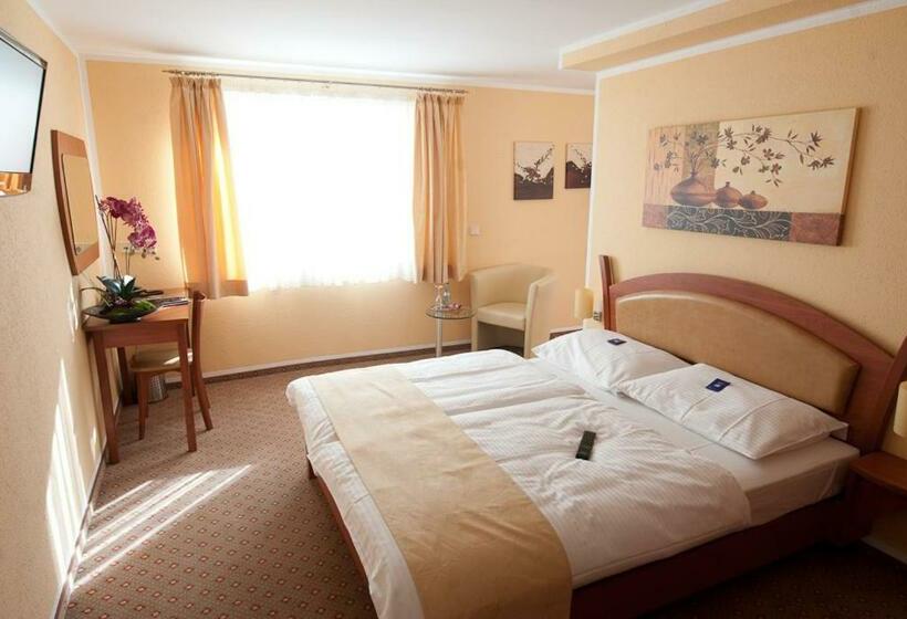 חדר סטנדרט, Aristo