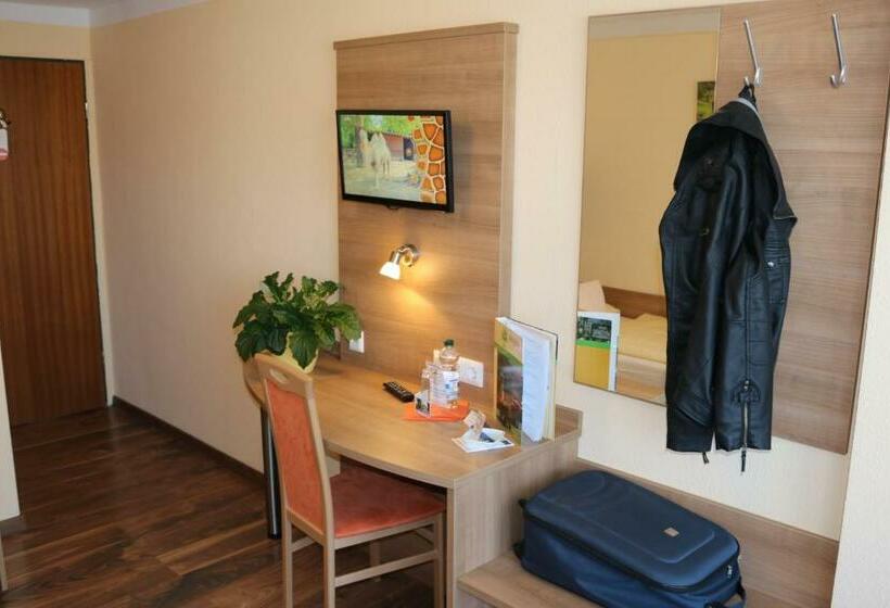 חדר סטנדרט יחיד, Brigitte