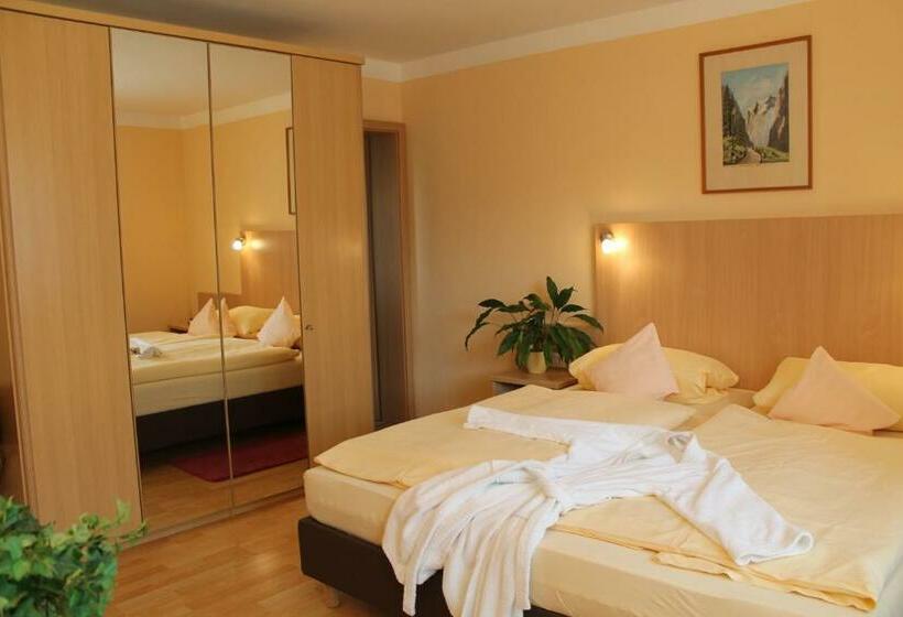 חדר סטנדרט, Brigitte