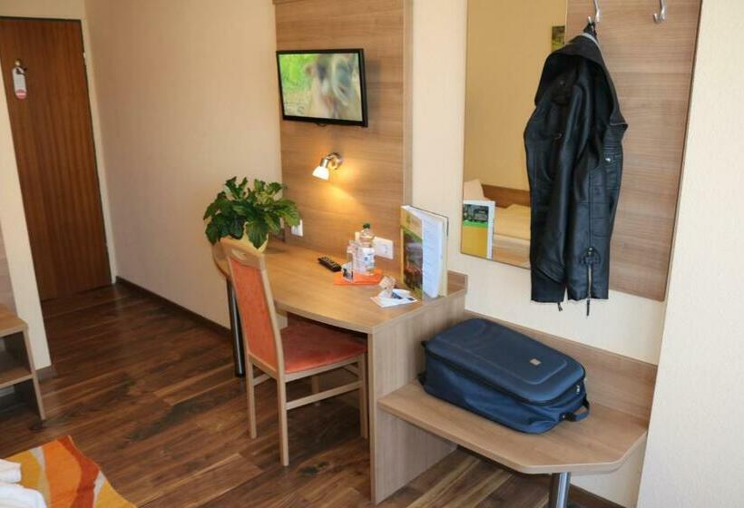 חדר סטנדרט יחיד, Brigitte