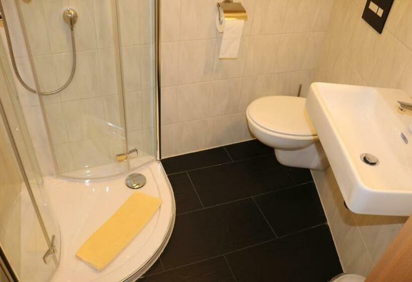 חדר סטנדרט יחיד, Brigitte