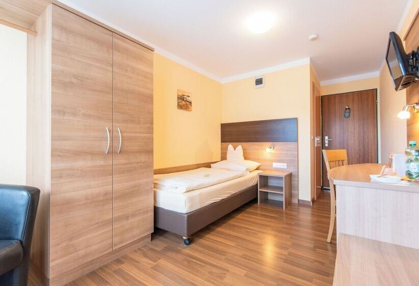 חדר סטנדרט יחיד, Brigitte