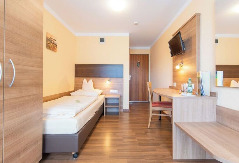 חדר סטנדרט יחיד, Brigitte