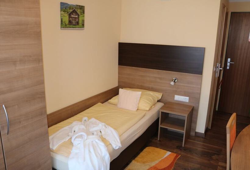 חדר סטנדרט יחיד, Brigitte