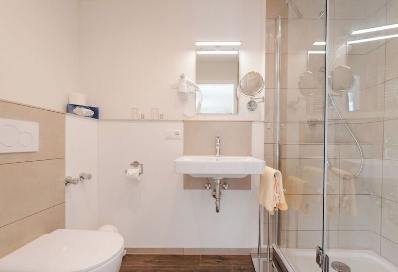 סוויטת ג'וניור, Brigitte