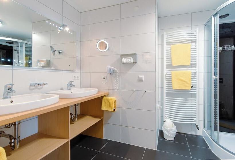 סוויטת ג'וניור, Brigitte