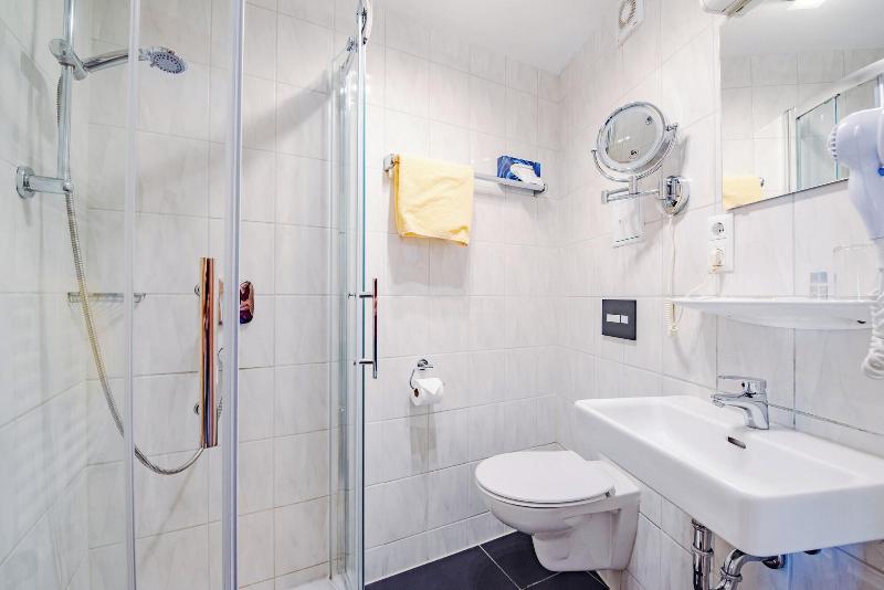 חדר סטנדרט יחיד, Brigitte