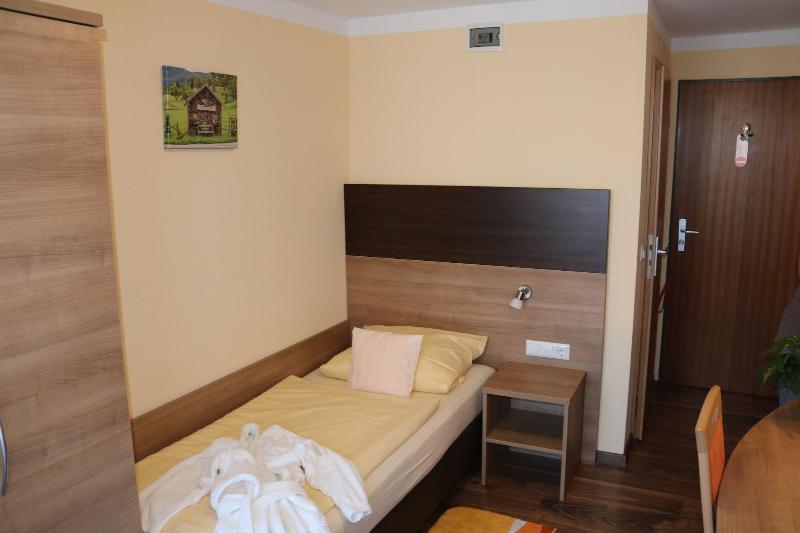 חדר סטנדרט יחיד, Brigitte