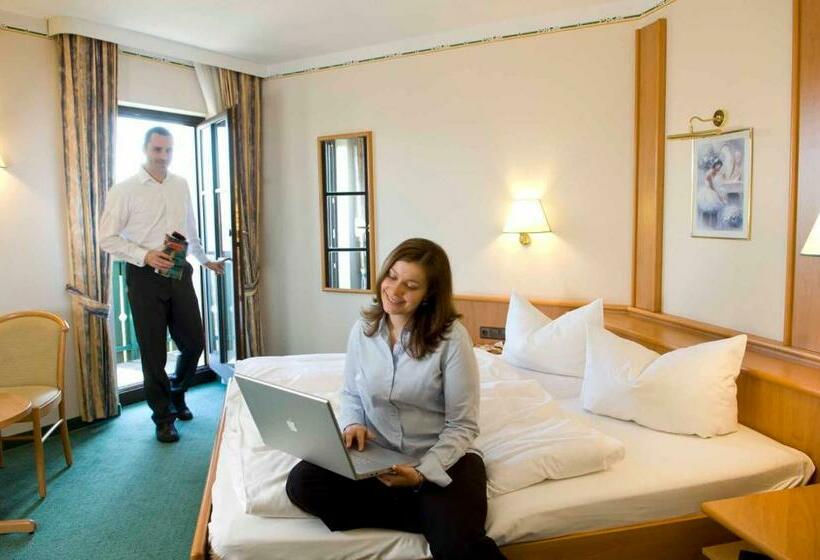 חדר סופריור, Goldener Hirsch