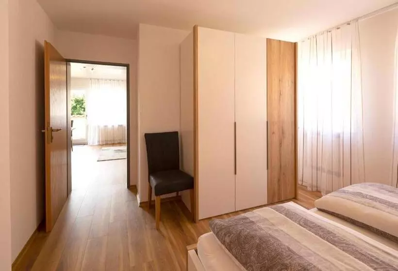 Huoneisto 1 Makuuhuone Terassi, Gästehaus Am Bodensee