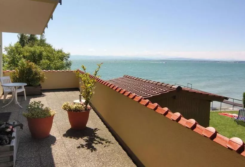 Huoneisto 1 Makuuhuone Terassi, Gästehaus Am Bodensee
