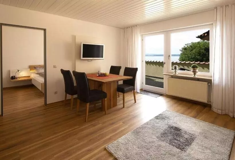 Huoneisto 1 Makuuhuone Terassi, Gästehaus Am Bodensee