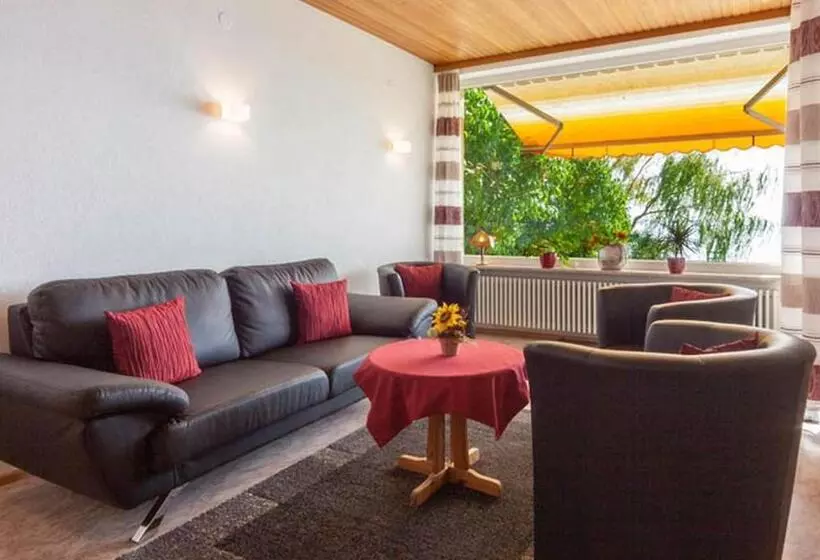 Huoneisto 2 Makuuhuonetta, Gästehaus Am Bodensee