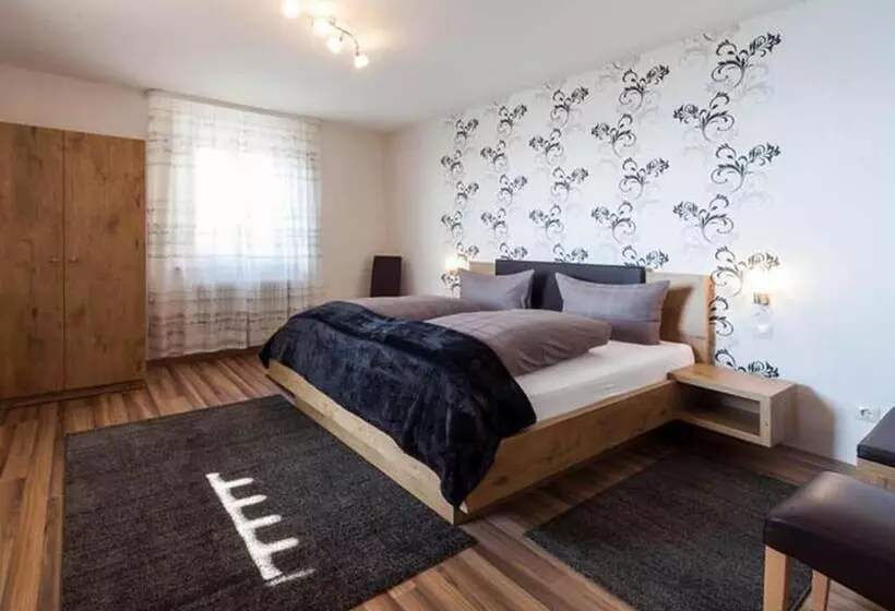 Huoneisto 2 Makuuhuonetta, Gästehaus Am Bodensee