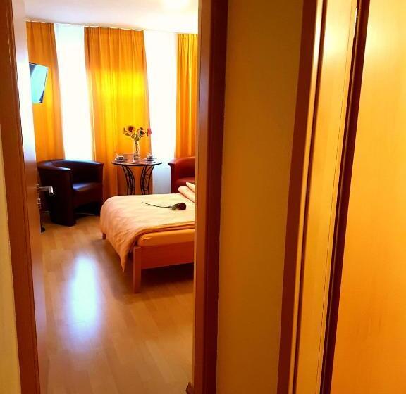 标准间, The Soho Boutique