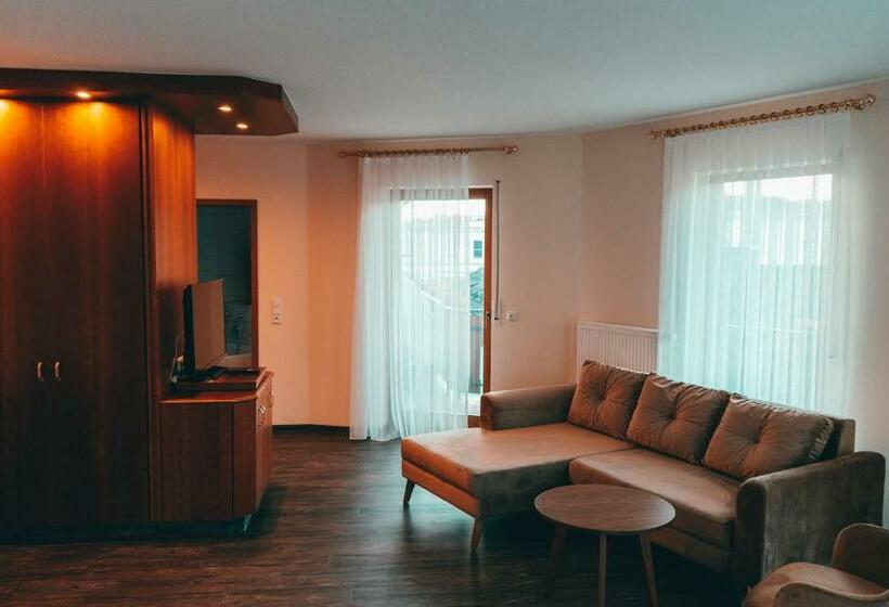 발코니가 있는 스위트, Lorösch