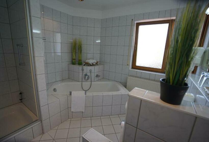 발코니가 있는 스위트, Lorösch