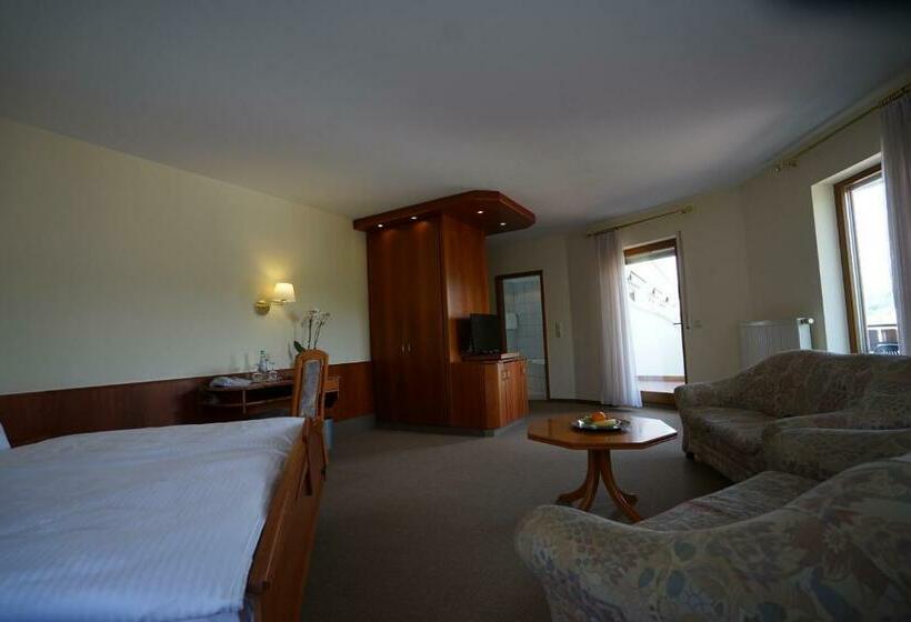 발코니가 있는 스위트, Lorösch