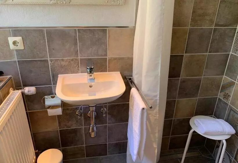 اتاق عادی, Moselland Hotel Im Enderttal Zum Onkel Willi