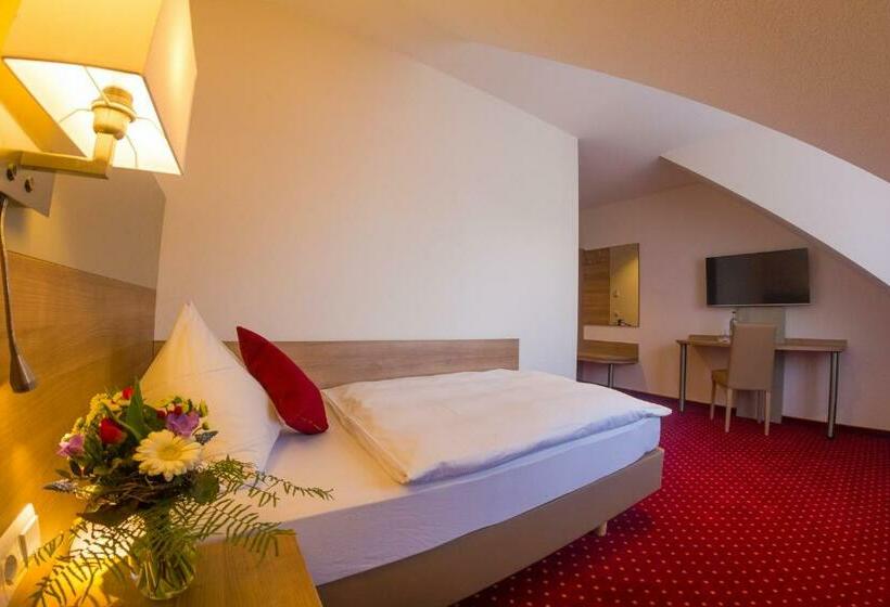 اتاق استاندارد یک نفره, Restaurant Bären