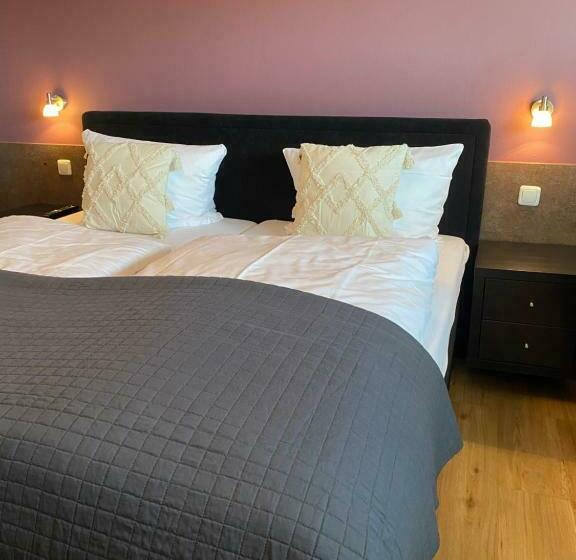 스탠다드 룸, Schütz