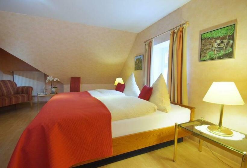 Номер Deluxe, Stoevchen Café