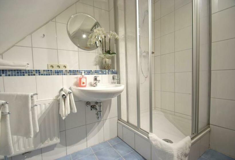 Номер Deluxe, Stoevchen Café