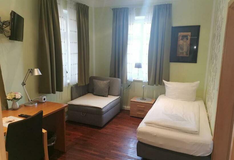 Номер Deluxe, Stoevchen Café