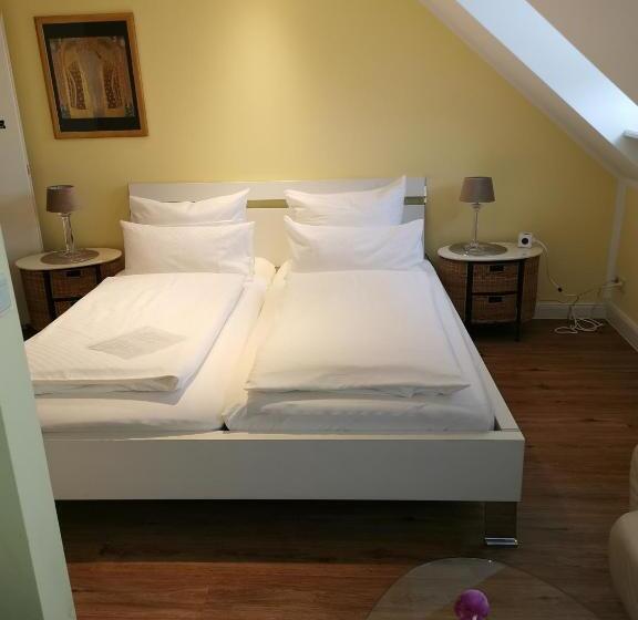 Номер Deluxe, Stoevchen Café