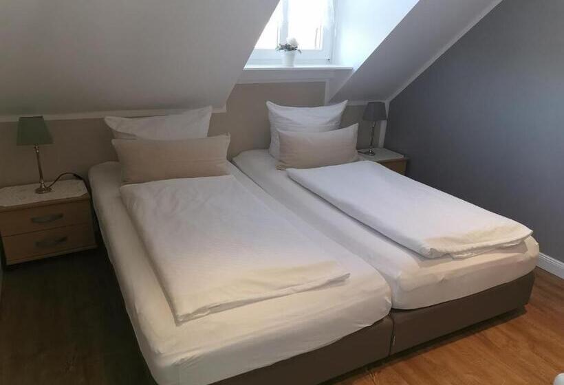 Номер Deluxe, Stoevchen Café