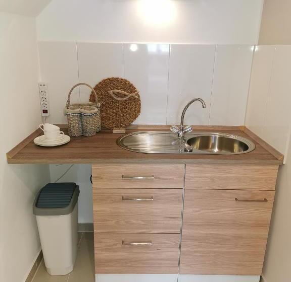 Номер Deluxe, Stoevchen Café