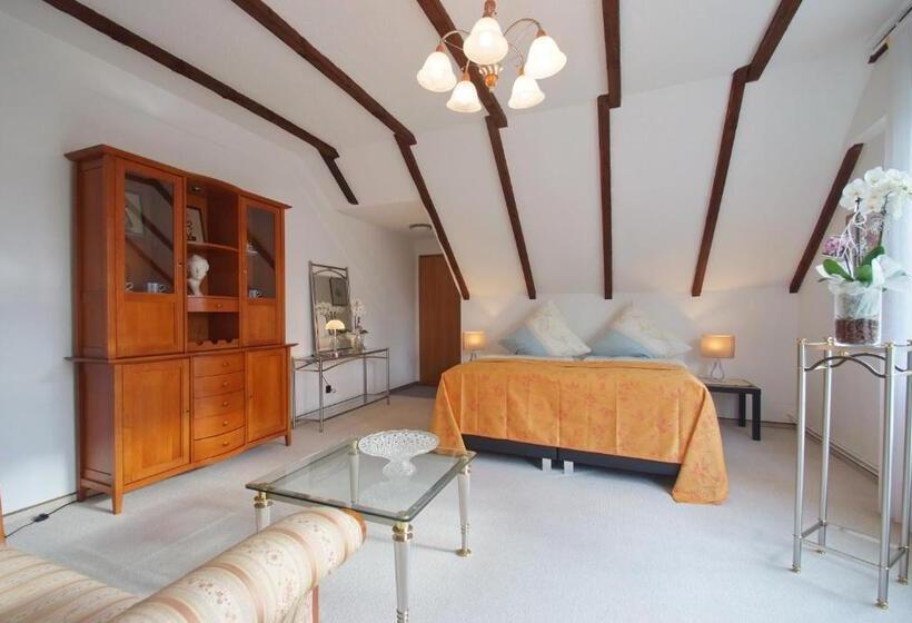 Апартаменты 1 Спальня, Stoevchen Café