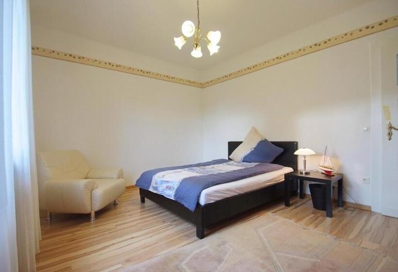 Дом 3 Спальни, Stoevchen Café