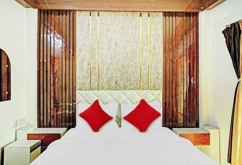 トリプルクラシックルーム, Flagship Hotel Om Shanti Inn