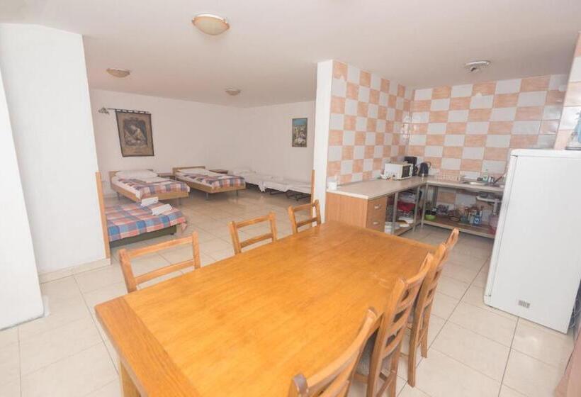 استودیو خانوادگی, Guest House Maria