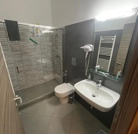 Standard Neljän Hengen Huone, B&b Menna Vence