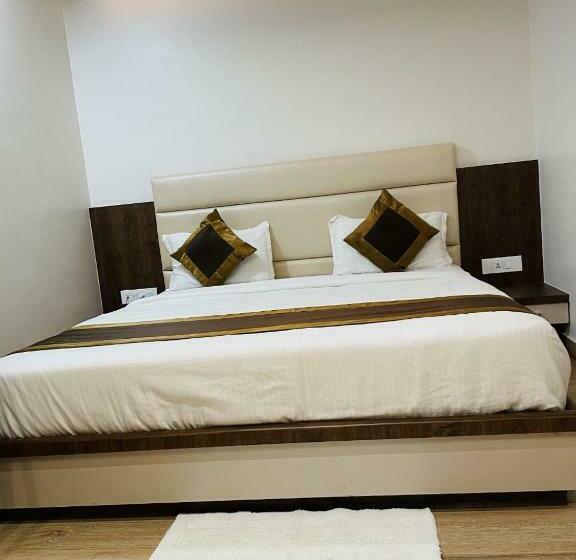 标准间, Banaras Villa