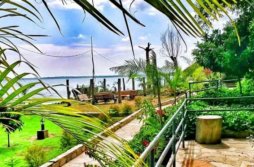 Deluxe room with river view, Gipir And Labongo Safari Lodge Ltd