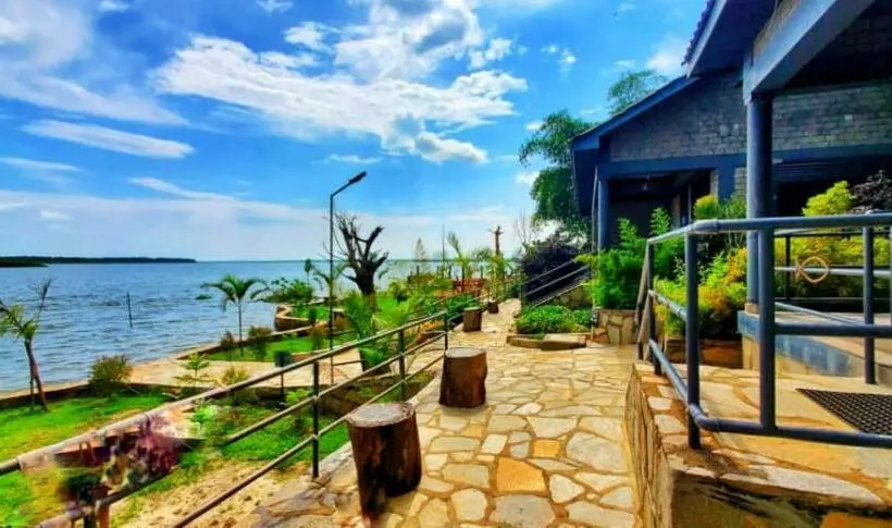 Deluxe room with river view, Gipir And Labongo Safari Lodge Ltd