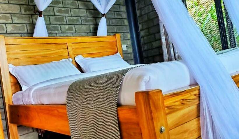 اتاق استاندارد با بالکن, Gipir And Labongo Safari Lodge Ltd