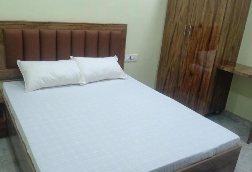 Номер Deluxe, Shagun Banquet And