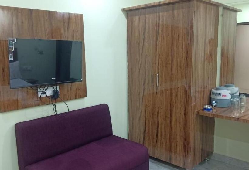 Номер Deluxe, Shagun Banquet And