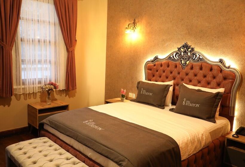 غرفة عائلية, Otel İstasyon