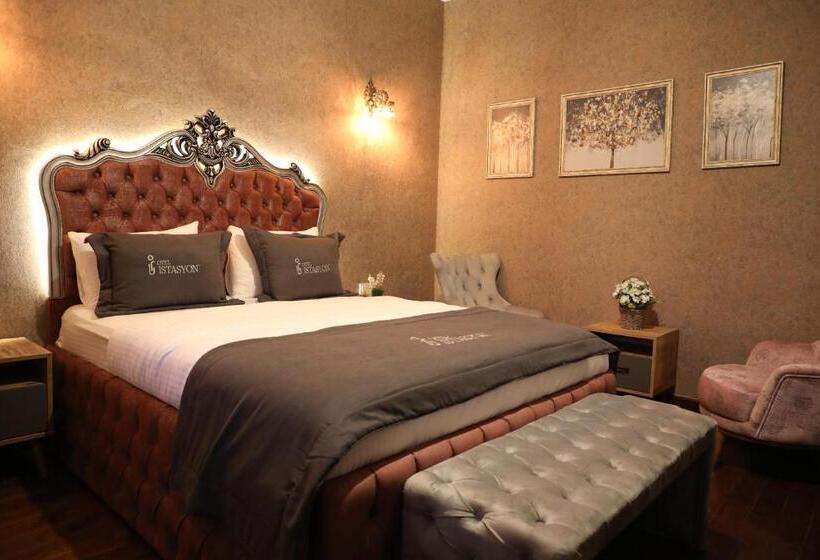 غرفة عائلية, Otel İstasyon