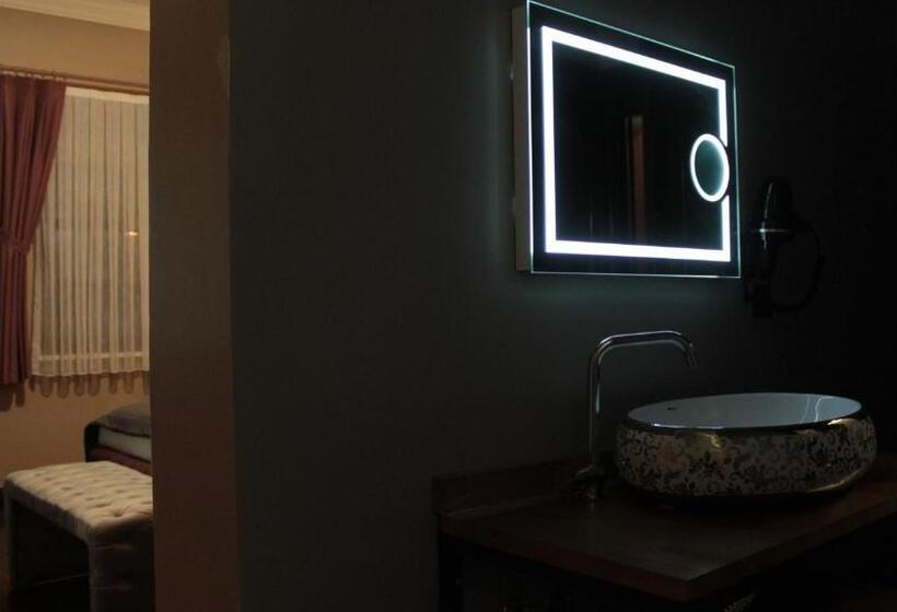 غرفة عائلية, Otel İstasyon