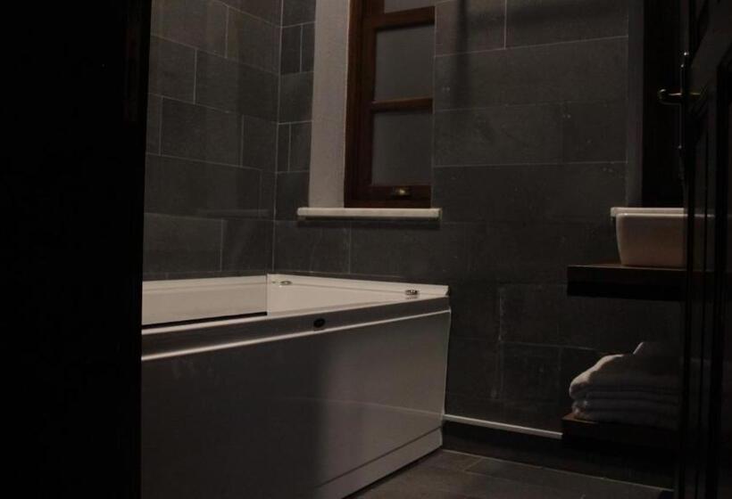 غرفة عائلية, Otel İstasyon