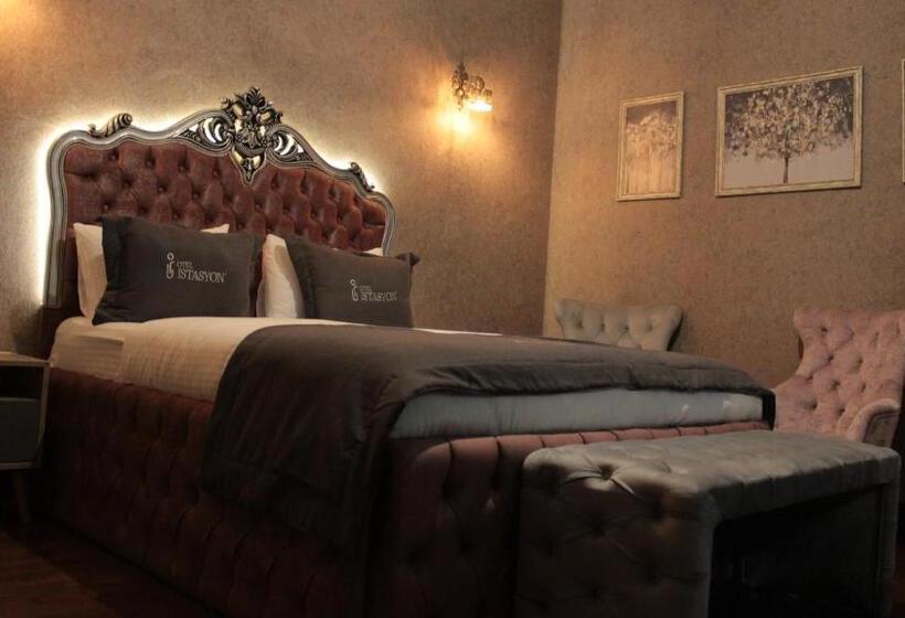 غرفة عائلية, Otel İstasyon