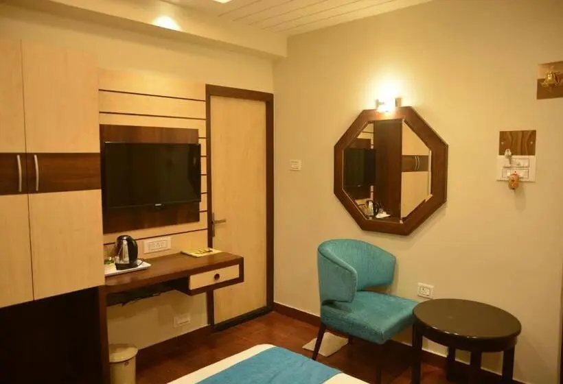Superior Yhden Hengen Huone, Avenue Plaza ! Serampore Samrat Restaurant, N S Avenue