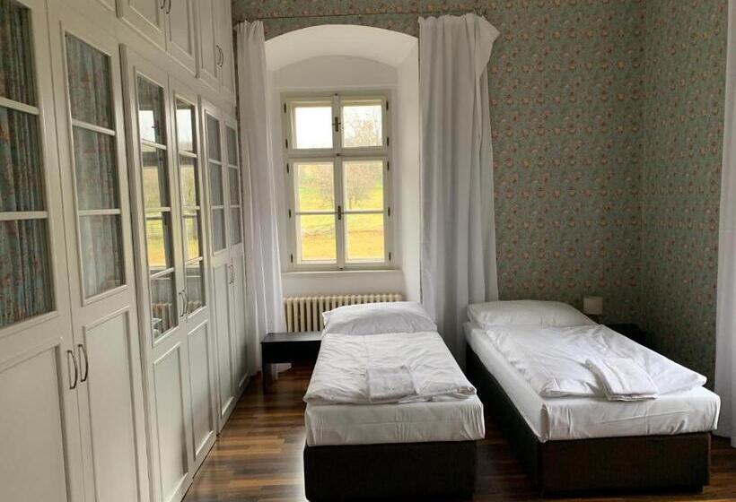 Семейный Номер Вид на Сад, Zámeček Ostrov