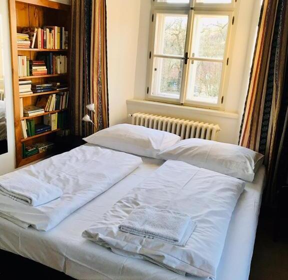 Семейный Номер, Zámeček Ostrov